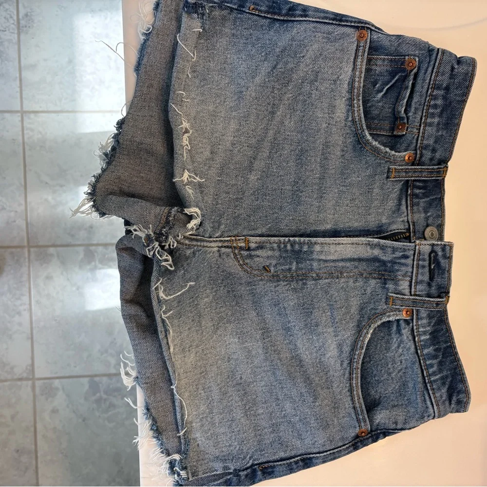 Abercrombie & Fitch Dark Blue High-Rise Denim Shorts - Picture 2 of 3